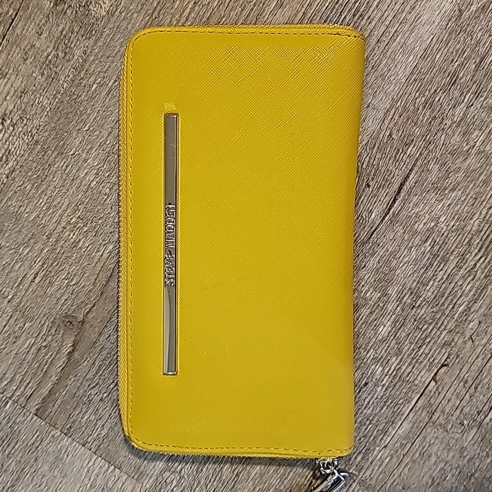 Steve Madden wristlet